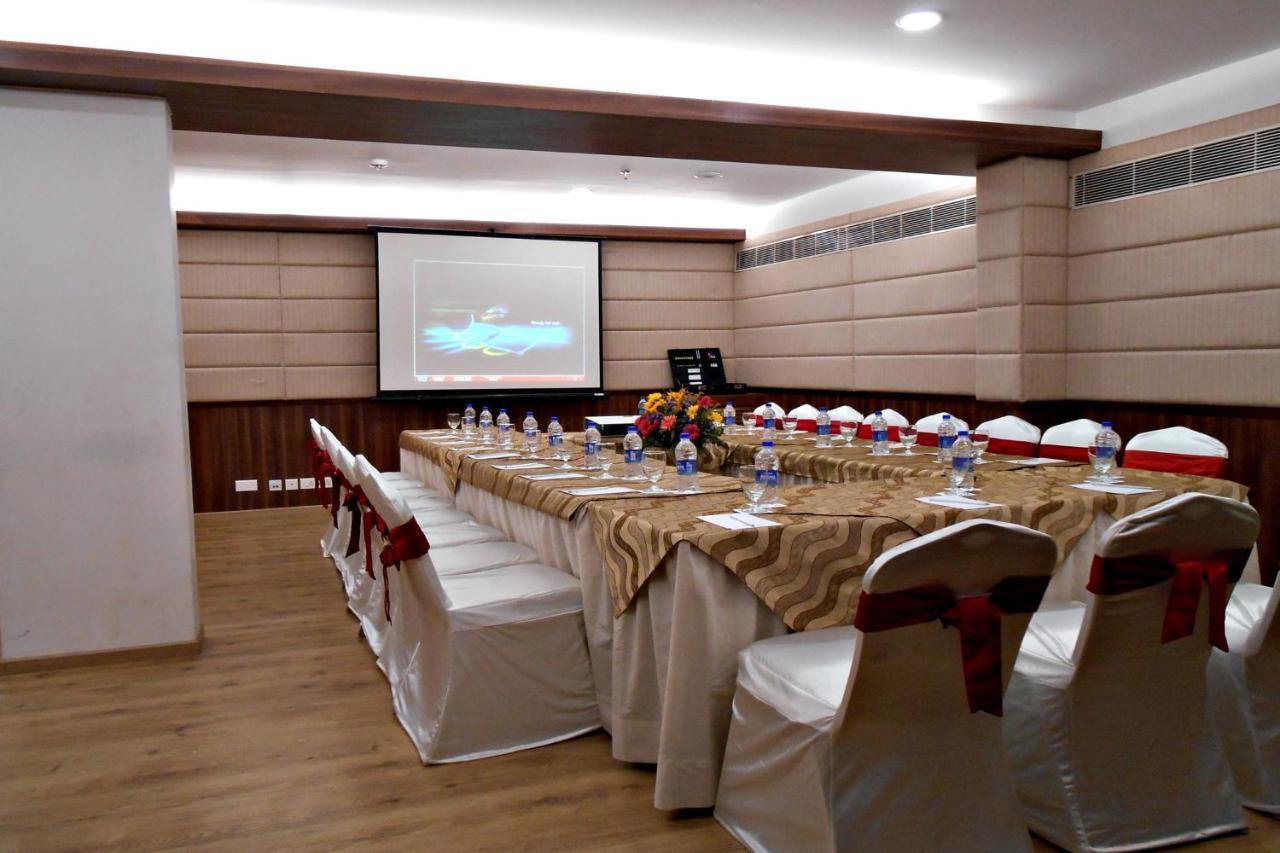 The South Park Hotel Thiruvananthapuram Exterior foto