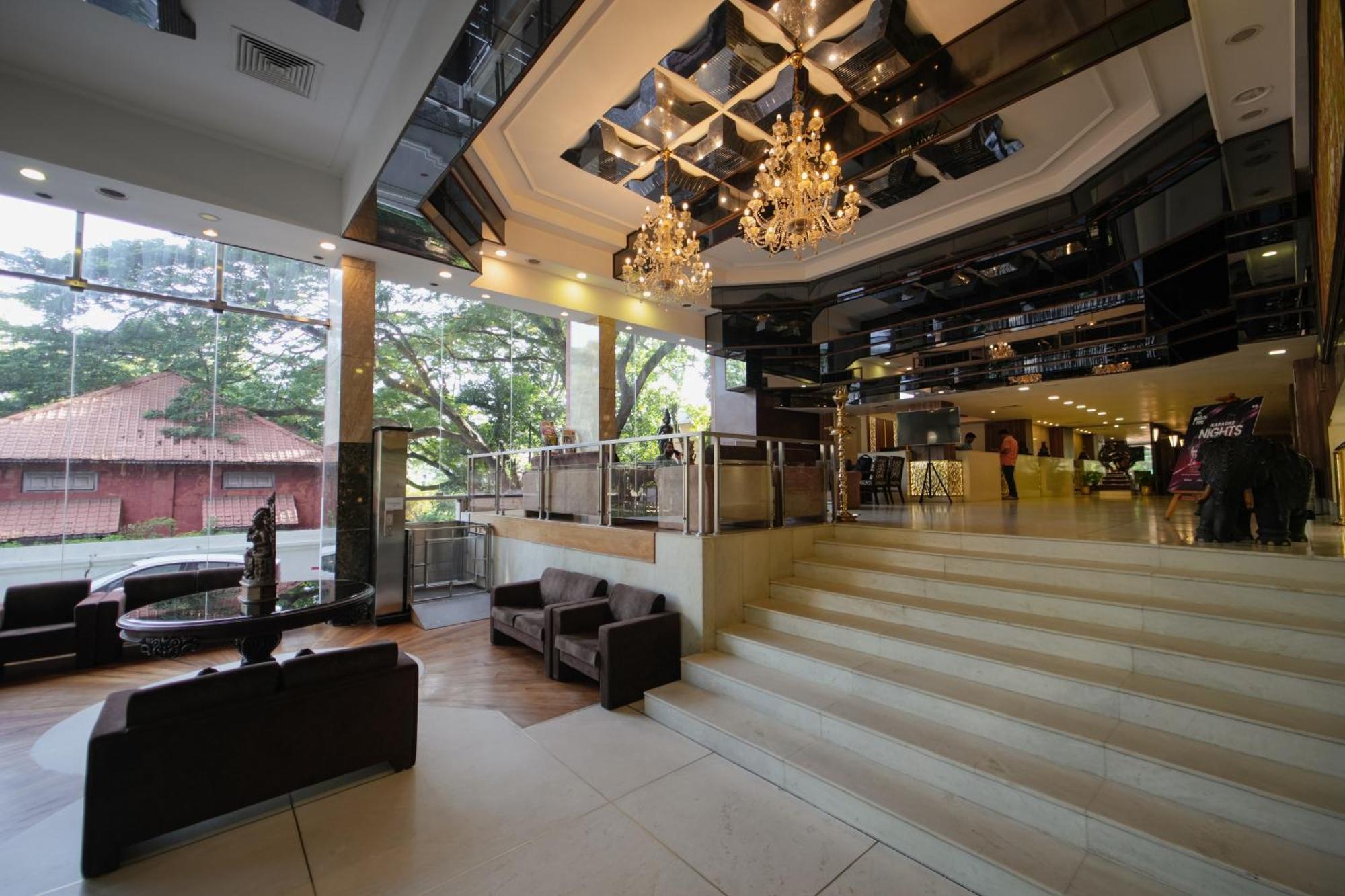 The South Park Hotel Thiruvananthapuram Exterior foto