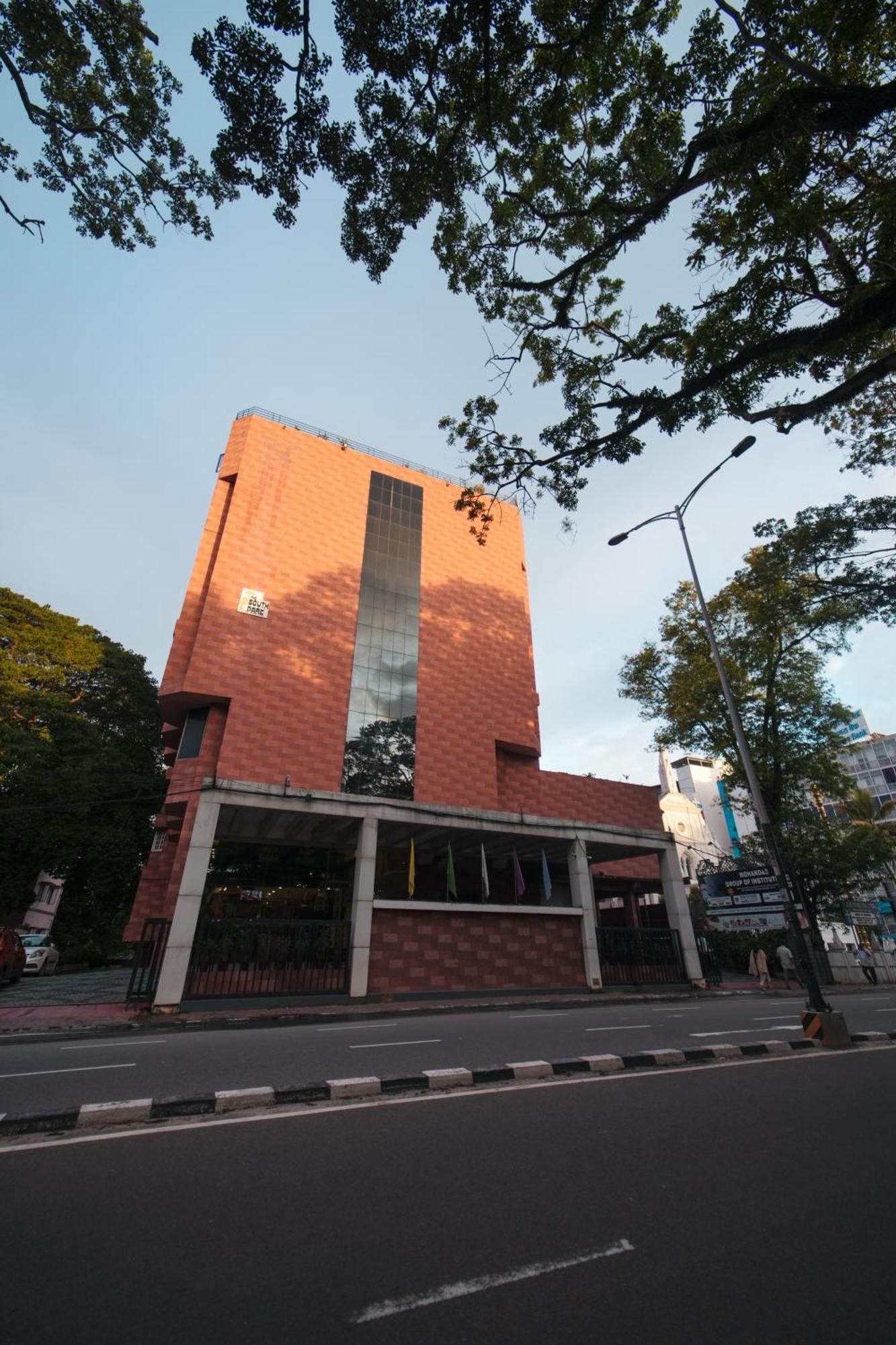 The South Park Hotel Thiruvananthapuram Exterior foto