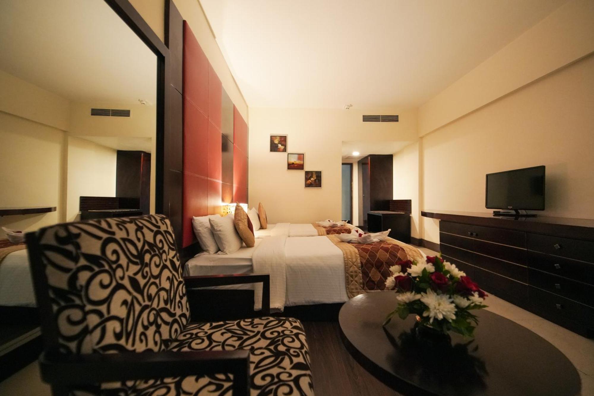The South Park Hotel Thiruvananthapuram Exterior foto