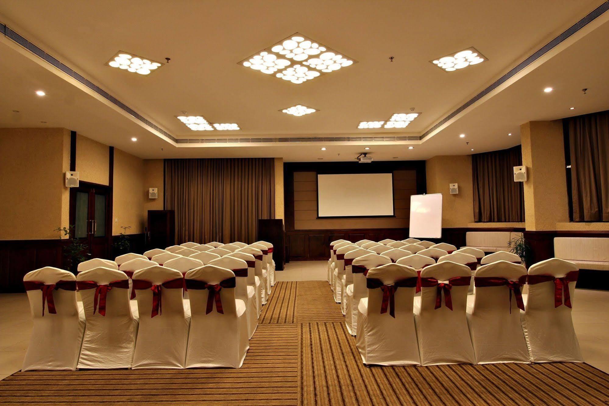 The South Park Hotel Thiruvananthapuram Exterior foto