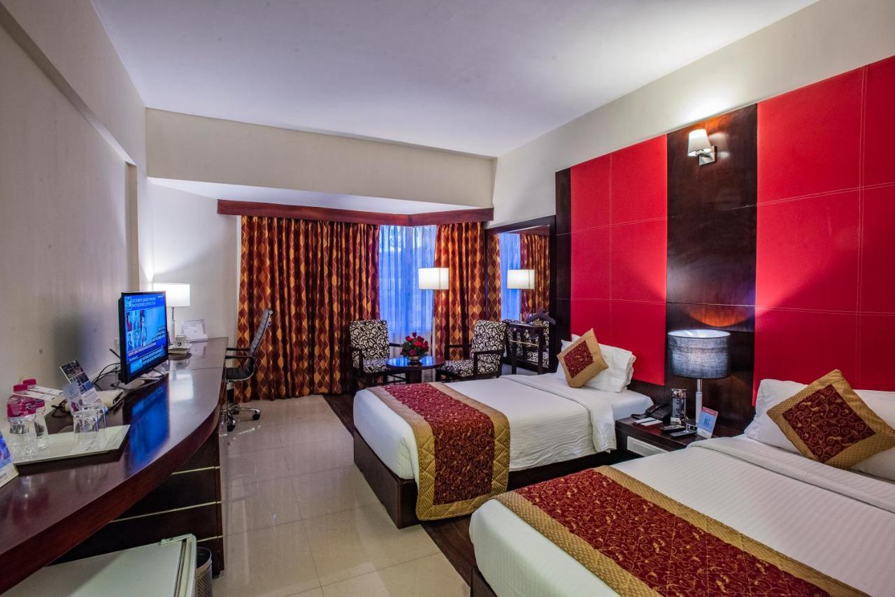 The South Park Hotel Thiruvananthapuram Exterior foto