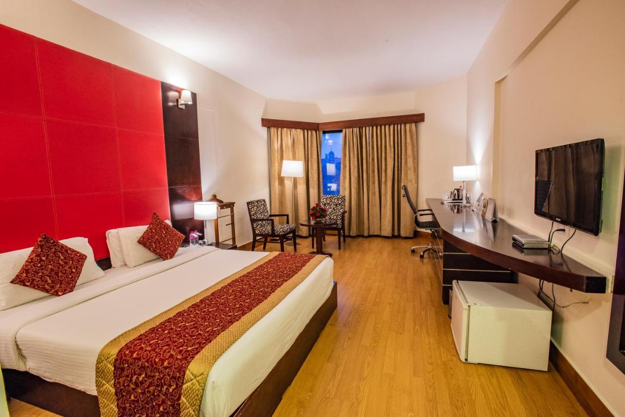 The South Park Hotel Thiruvananthapuram Exterior foto